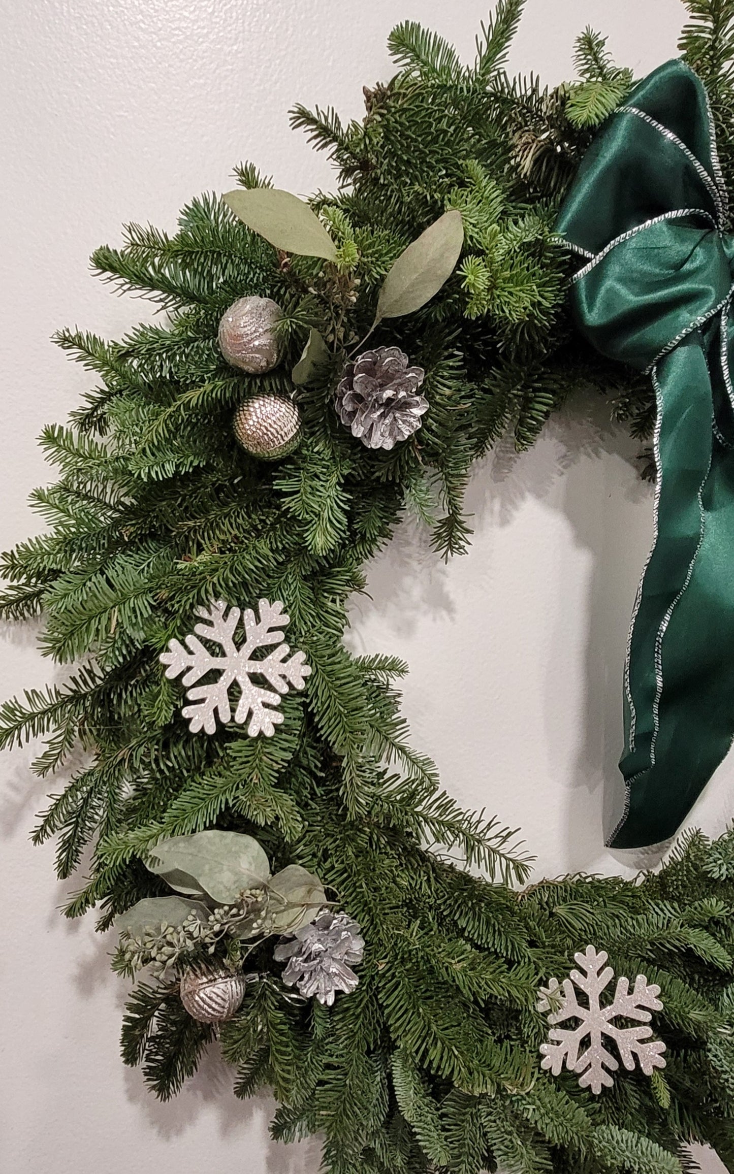 26-28" Deluxe Noble Christmas Wreath
